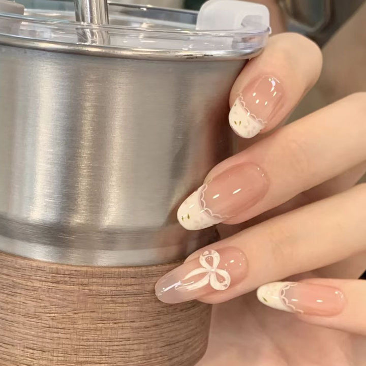 Press-On Nail Art Set mit elegantem Bogen und French Tip Design Karnz