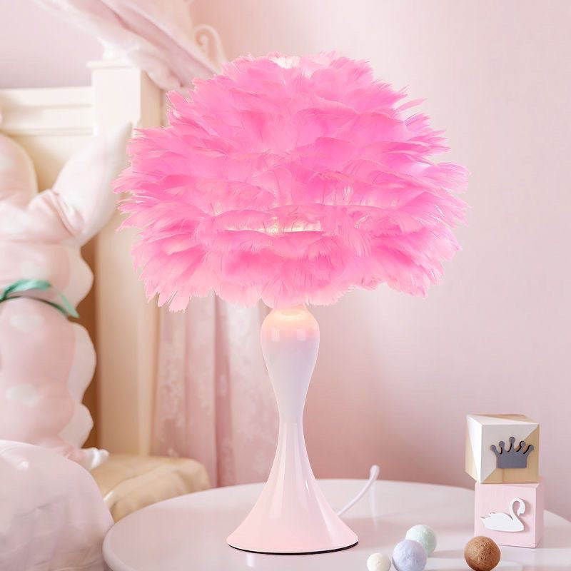 Federbetonte Tischlampe