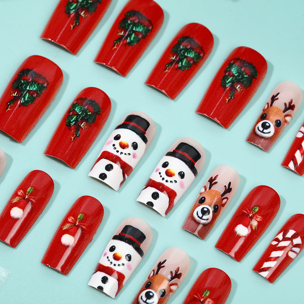 Festliche Kunstnägel im weihnachtlichen Design Karnz