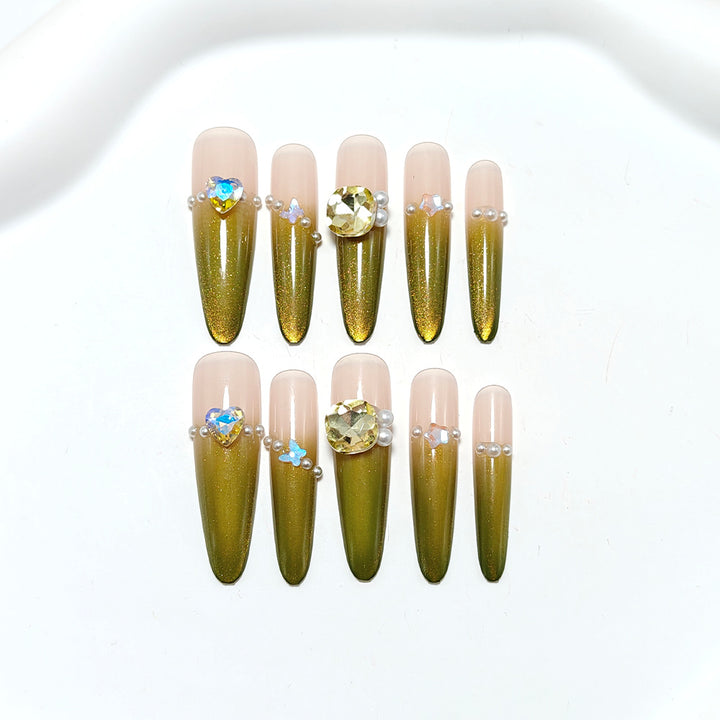 Kunstnägel mit Elegantem Ombre-Effekt und Glitzerakzenten Karnz