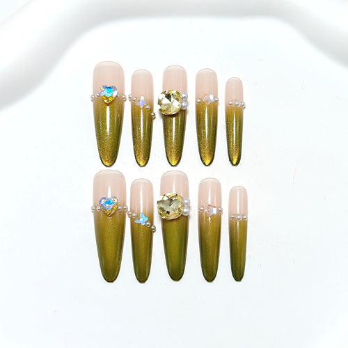 Kunstnägel mit Elegantem Ombre-Effekt und Glitzerakzenten Karnz