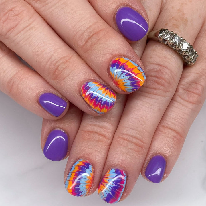 Künstlerische Tie-Dye Press-On Nägel Karnz