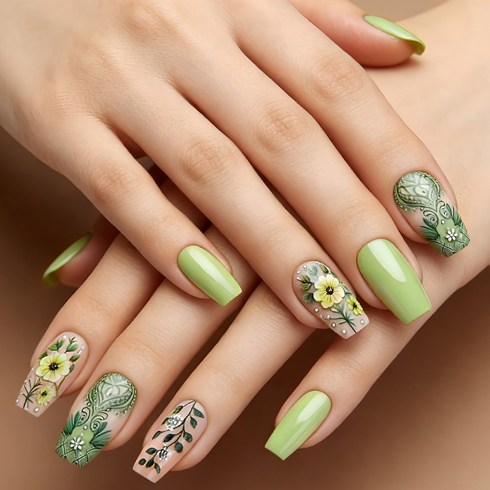 Florales gemustertes Gel-Nagelkunstset Karnz