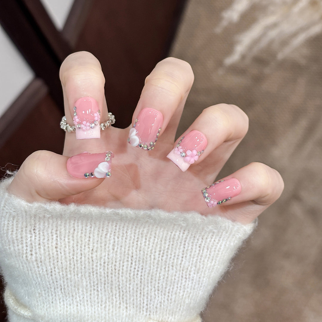 Dekorative Nagelkunst