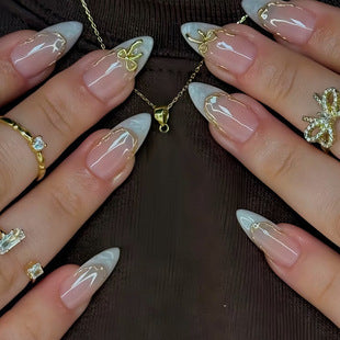 Elegante Gel-Nagelkunstverlängerungen Karnz
