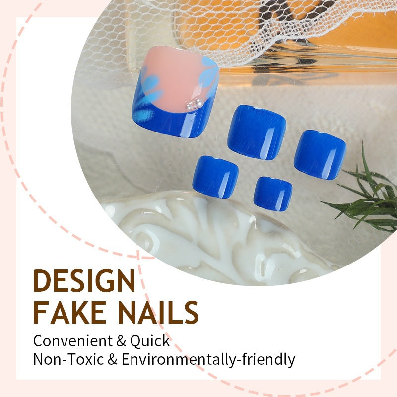 Kunstnagelset mit frühlingshaften Blumen-Designs und glitzernden Akzenten Karnz