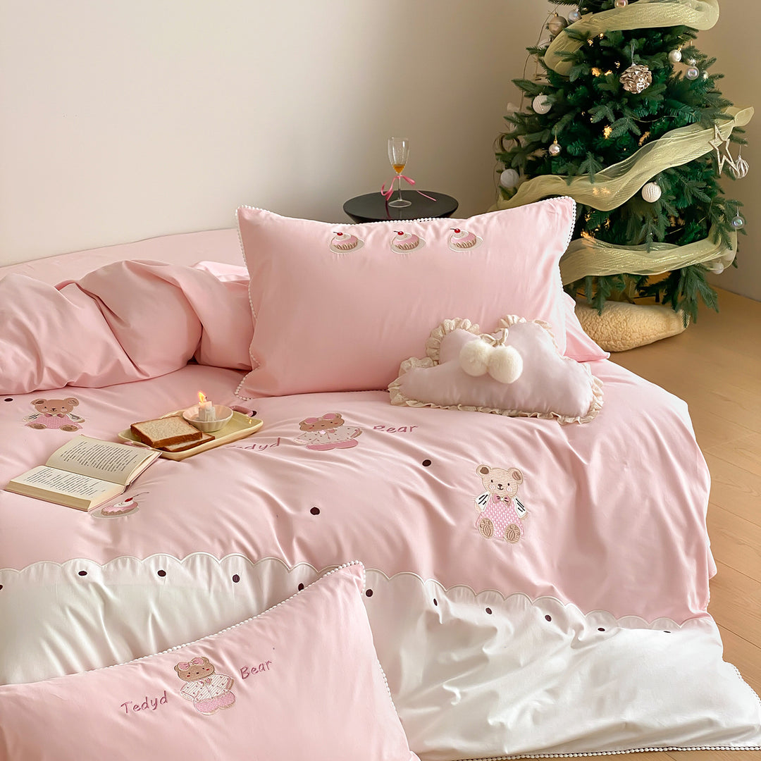 Kinder gestickte Teddy Baumwoll-Mischung Bettwäsche Set mit gewelltem Rand & Pom-Pom Wolkenkissen