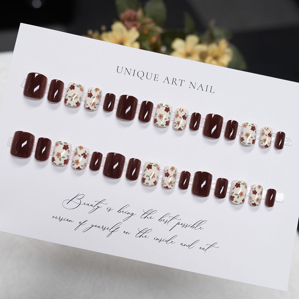 Dekoratives florales Nagelkunst-Set