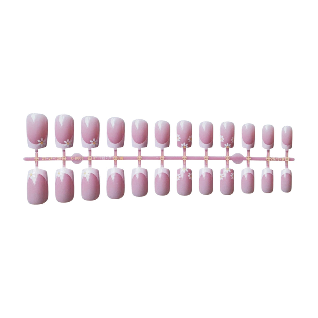 Elegantes französisches Spitzen-Design mit floraler Nail Art