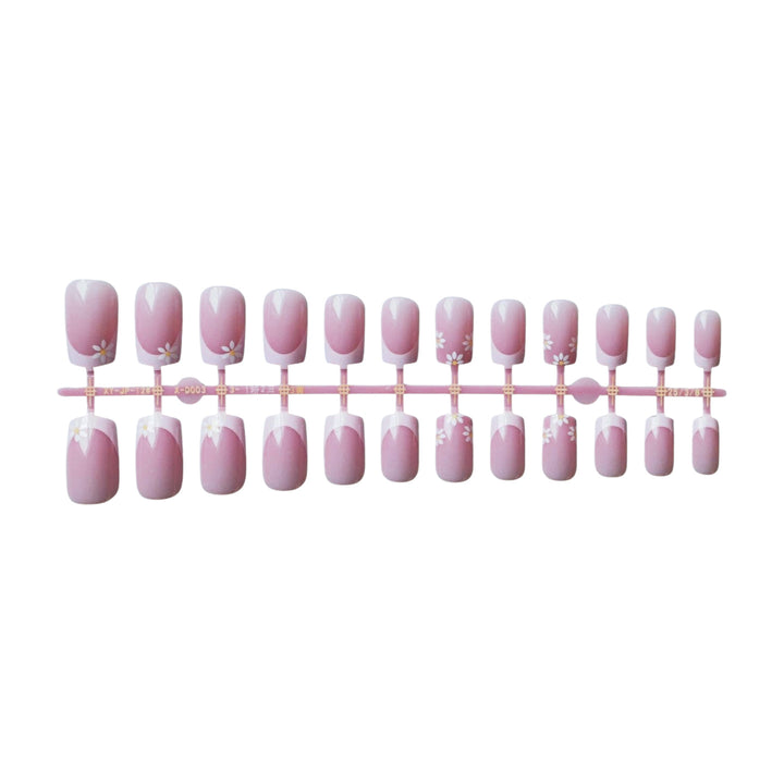 Elegantes französisches Spitzen-Design mit floraler Nail Art