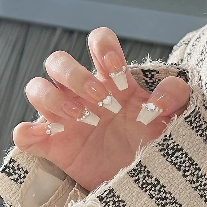 Kunstfingernägel mit Glamourösen Perlen-Details Karnz