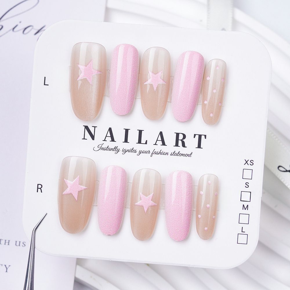 Künstlerisches Stiletto Press-On Nail Set mit floralen Verzierungen Karnz
