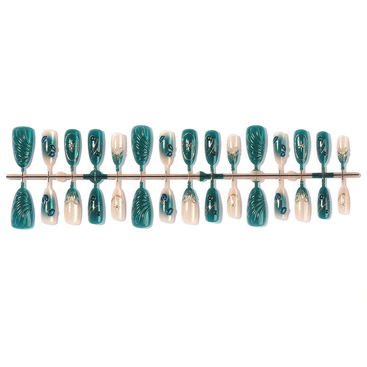 Kunstnagelset mit Exklusivem Blattdesign und Eleganten Glitzerakzenten Karnz