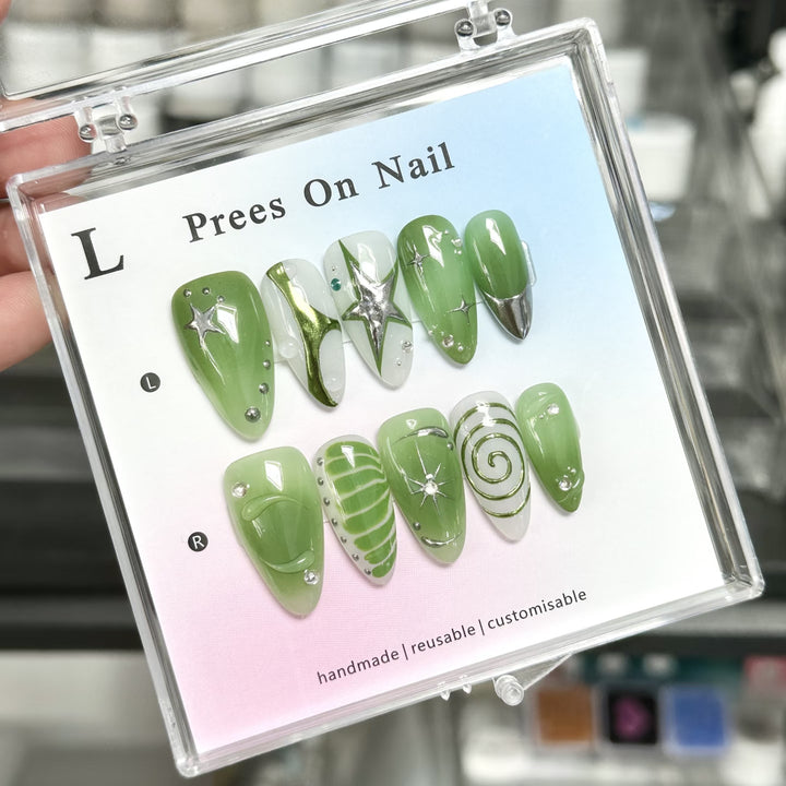 Kreatives Press-On Nail Art Set mit Edelsteinen und dekorativen Elementen