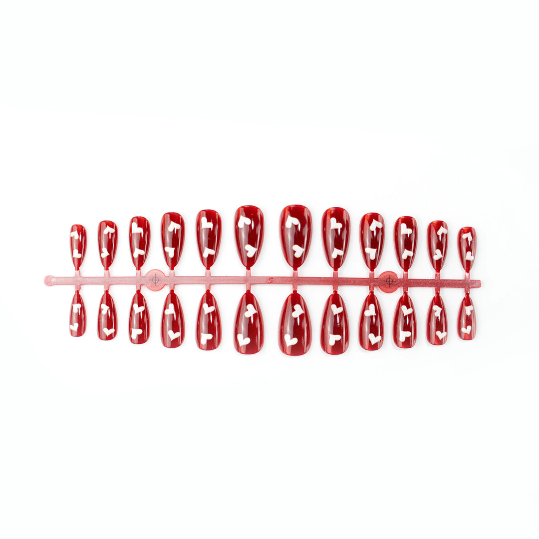 Herz-inspirierten Press-On-Nagelkunst