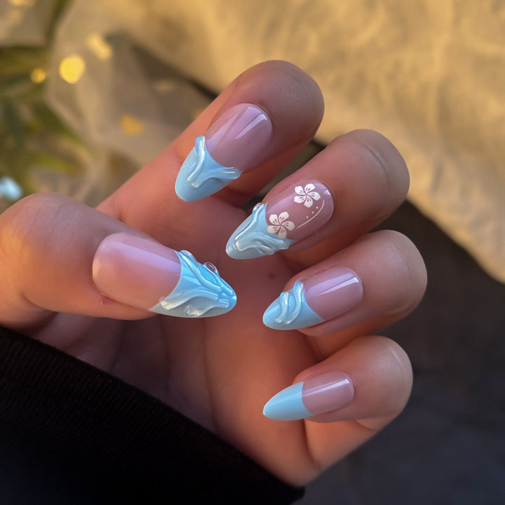 Elegantes blumenmotiviertes Press-On Nagelkunstset Karnz