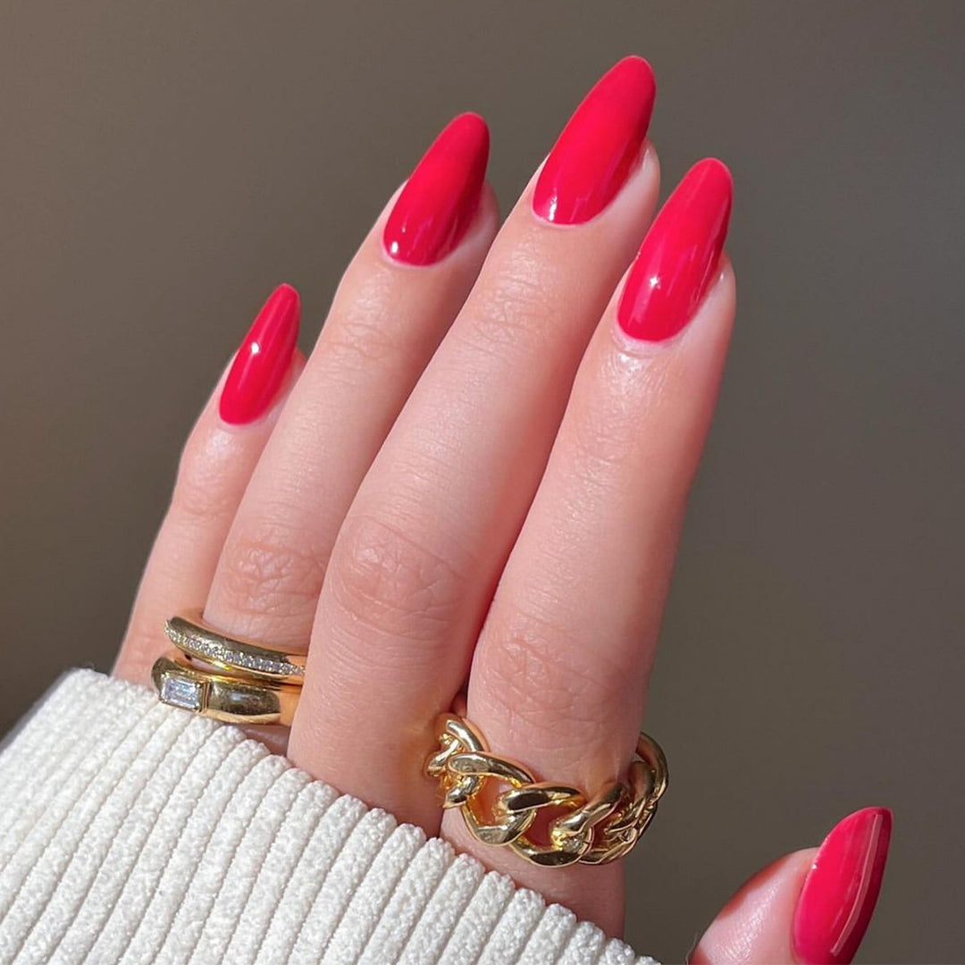 Elegante Kunstnägel mit glossy Oberfläche Karnz