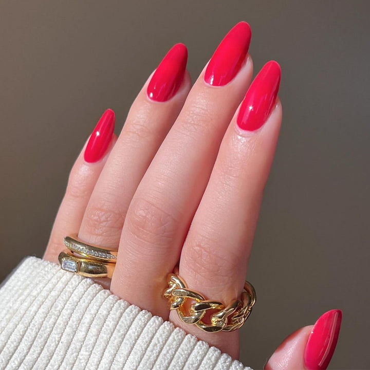 Elegante Kunstnägel mit glossy Oberfläche Karnz