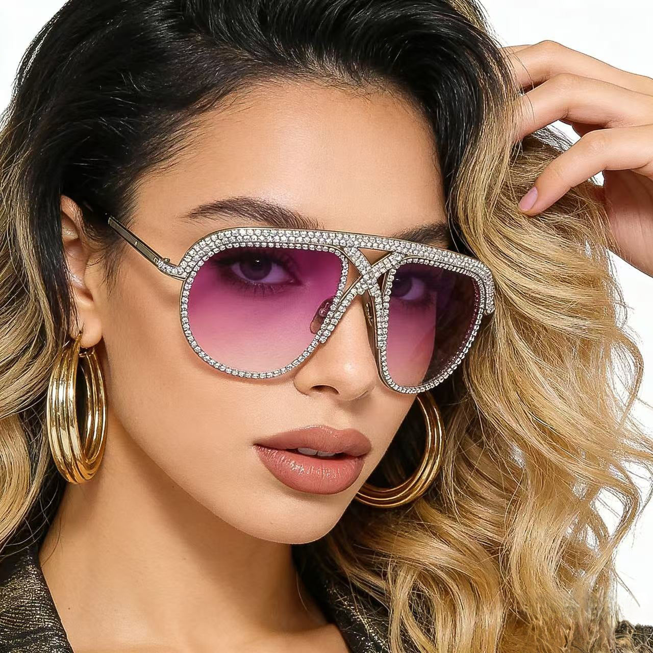 Damen Glamouröse Sonnenbrille mit strassverziertem Rahmen Karnz
