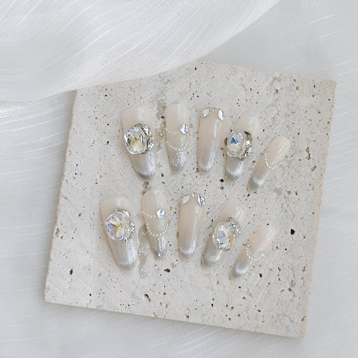 Dekoratives Nail Art Set mit Strass- und Metallic-Akzenten