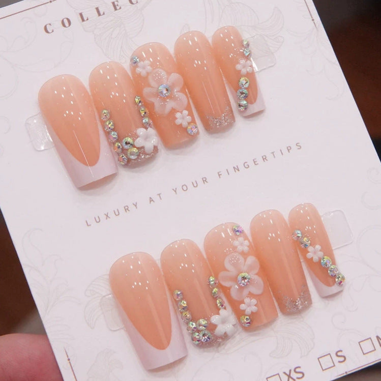 Luxus Press-On Nagelkunst Set mit floralen und Schmuckakzenten