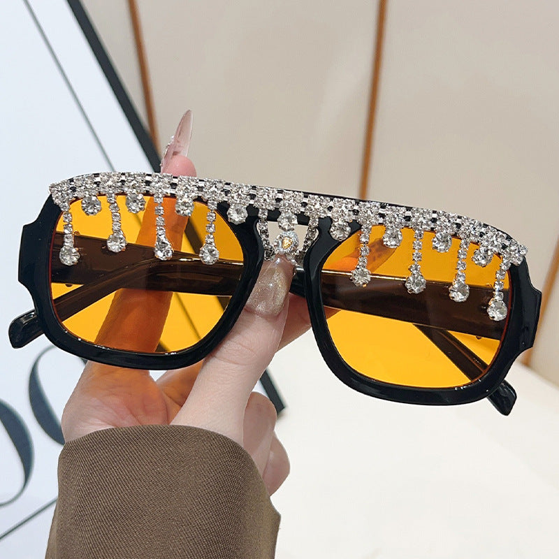 Glamouröse kristallverzierte Sonnenbrille Karnz
