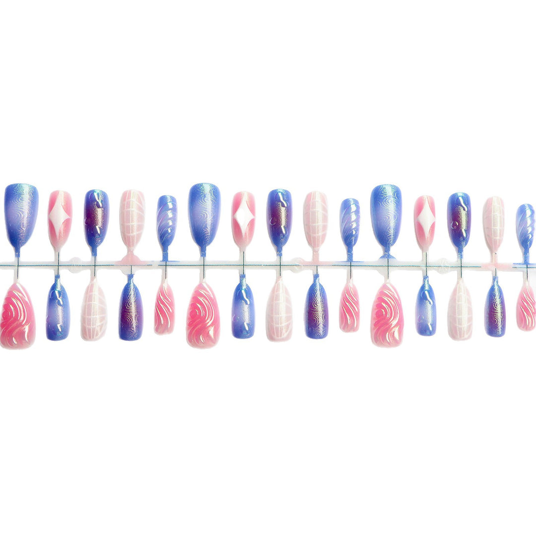 Dekoratives Press-On Nagelkunst-Set mit irisierenden und abstrakten Designs Karnz