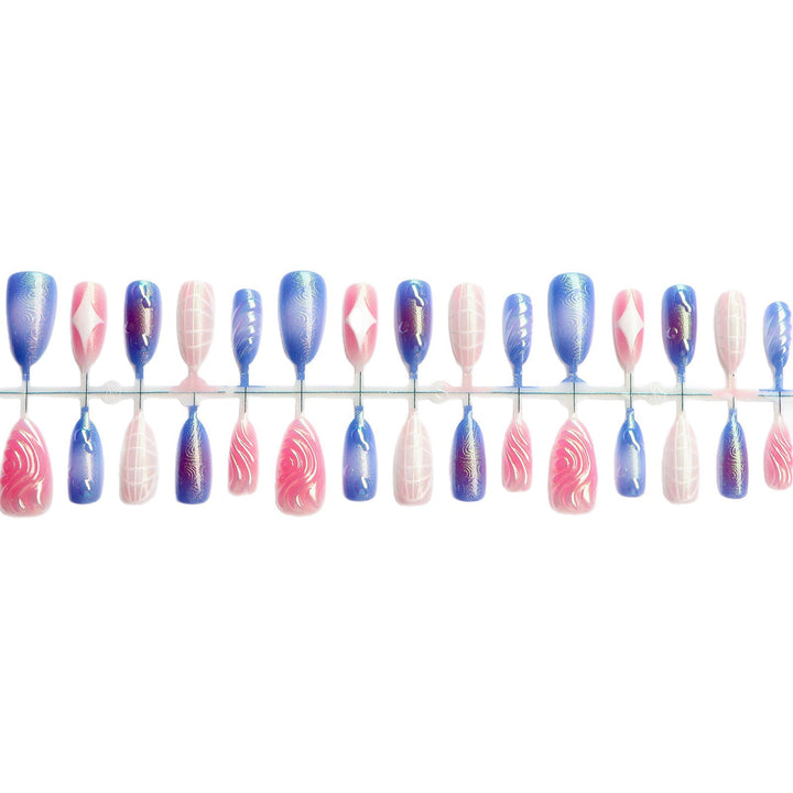 Dekoratives Press-On Nagelkunst-Set mit irisierenden und abstrakten Designs Karnz