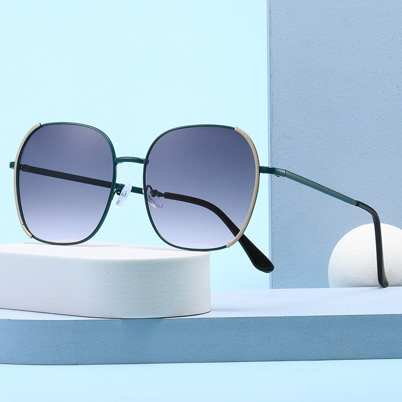 Damen oversized Sonnenbrille mit schützendem UV-Schutz und elegantem Metallrahmen Karnz