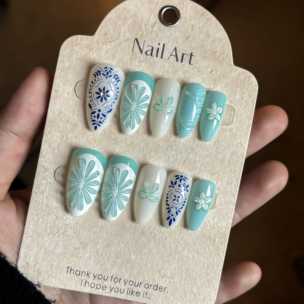 Elegantes Floral-Design Press-On Nagelset Karnz