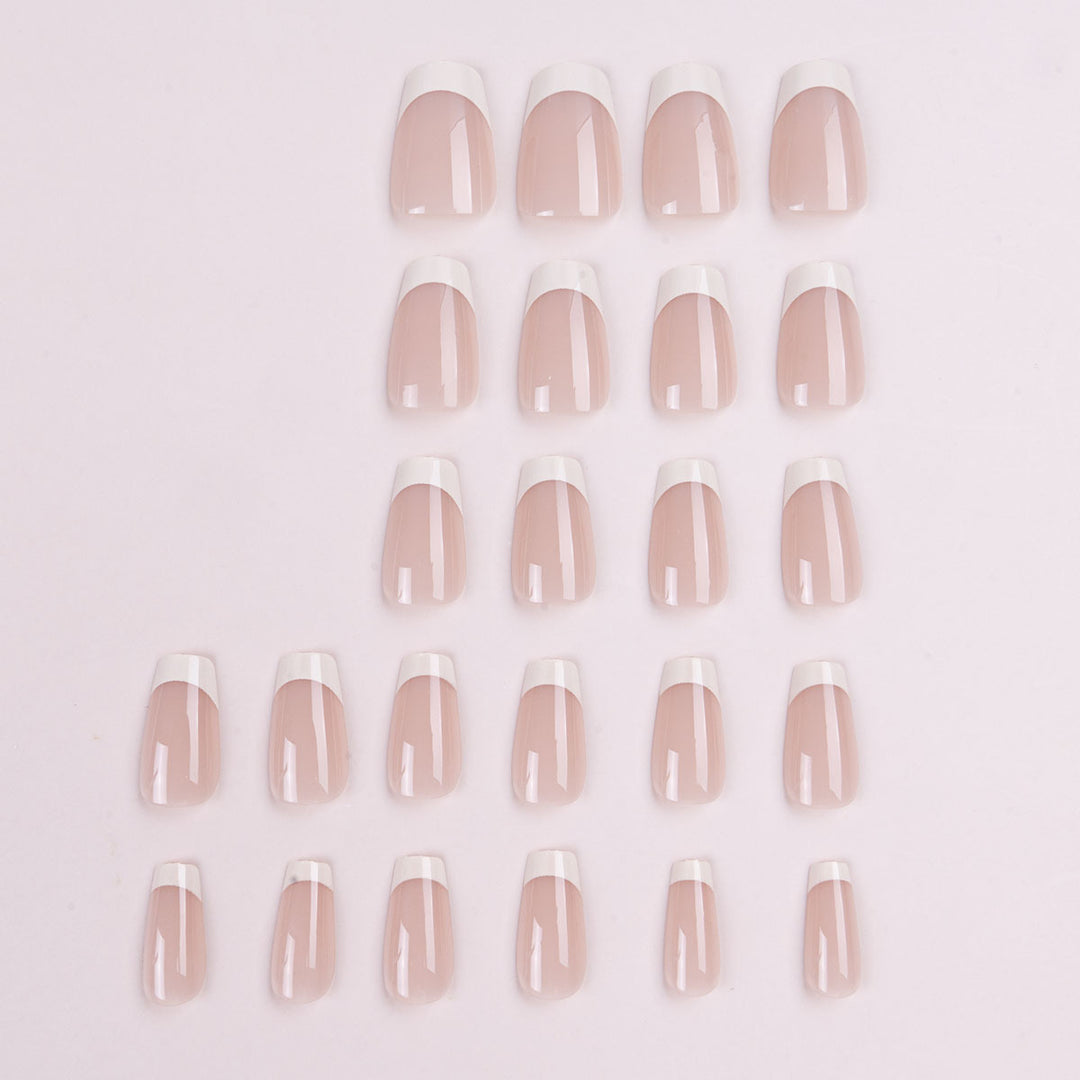 Elegante French Tip Nagelkunst