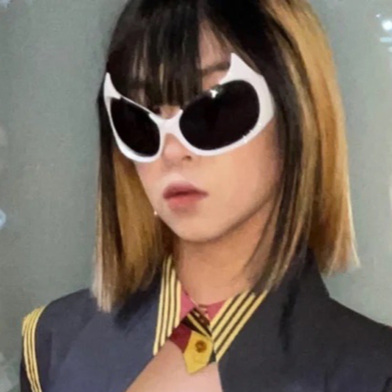 Damen futuristische Sonnenbrille mit stylischem Design und schützendem UV-Filter Karnz