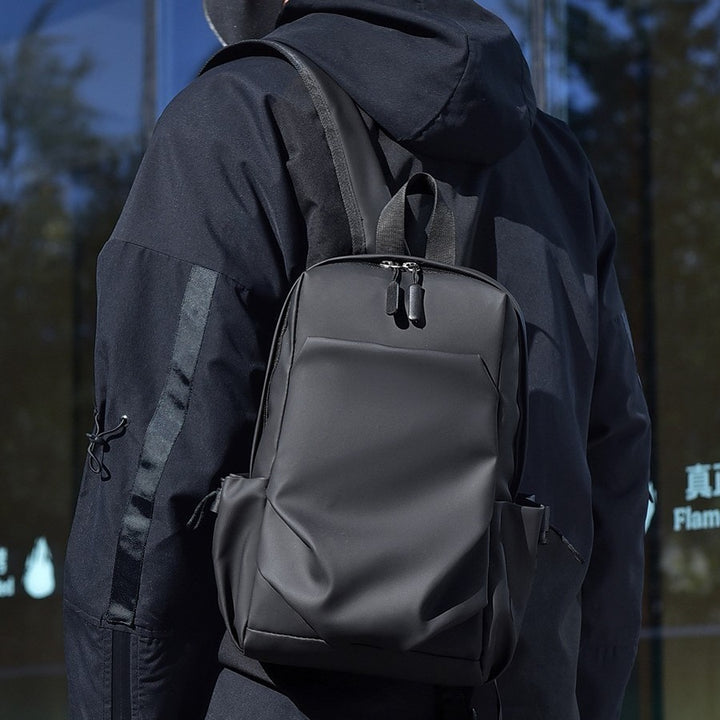 Schlanker minimalistischer Rucksack