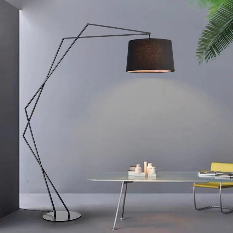 Moderne Zickzack-Stehlampe
