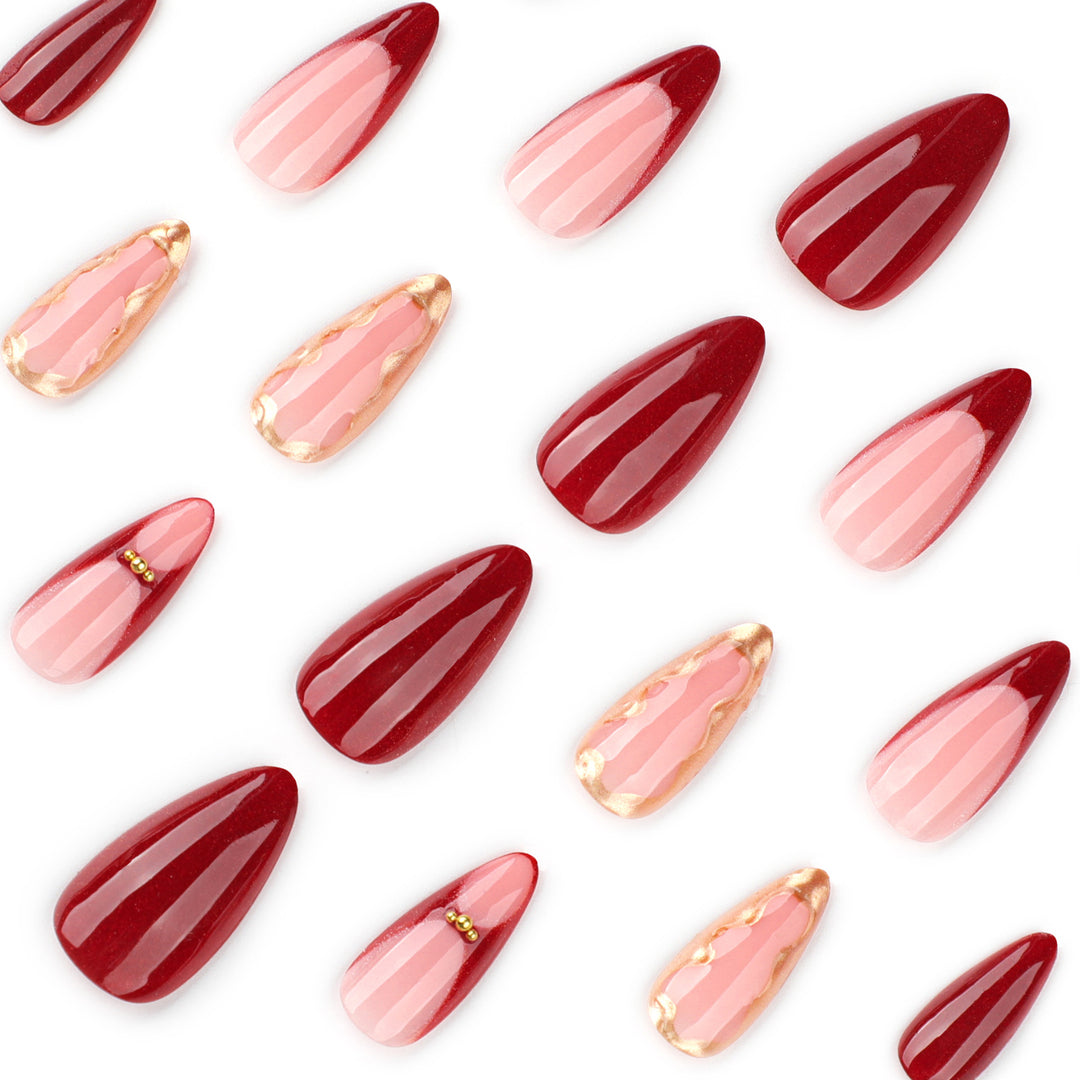 Kunstvolle Nagelverlängerungen mit Glamourösem Design und Glitzer Karnz