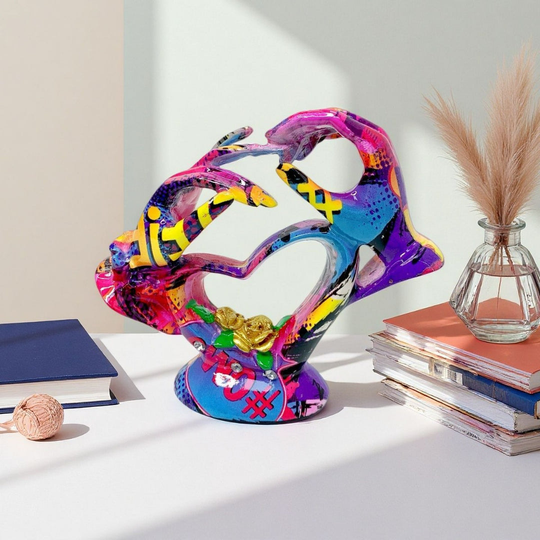 Künstlerische Herzskulptur mit detailreicher Malerei Karnz