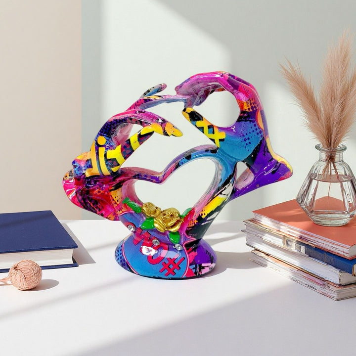 Künstlerische Herzskulptur mit detailreicher Malerei Karnz