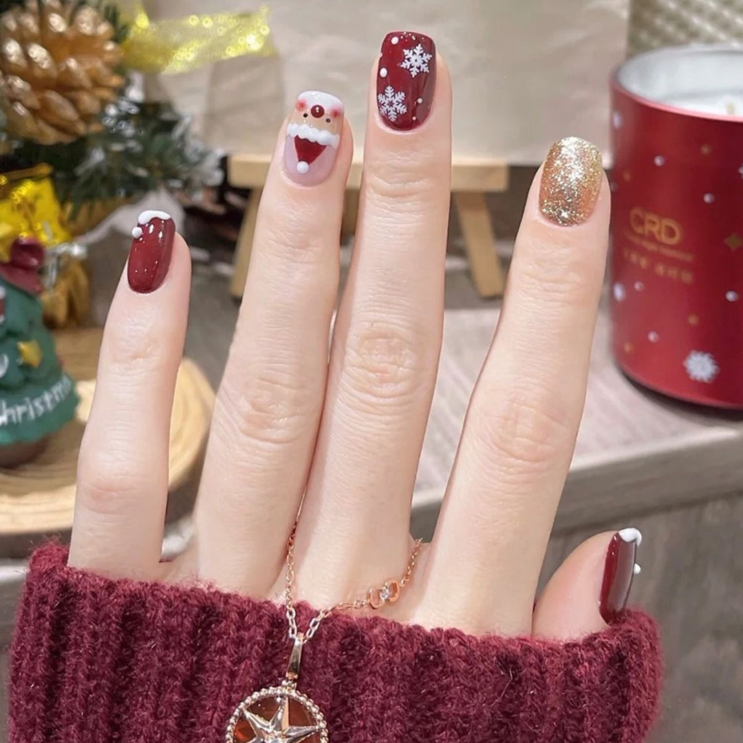 Kunstnagelset mit festlichem Winterthema Karnz
