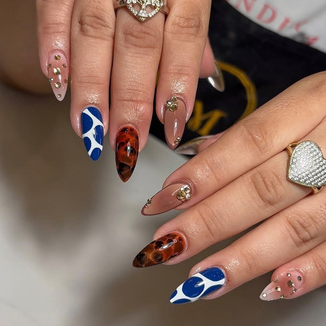 Künstliche Stiletto Fingernägel mit Extravagantem Design Karnz