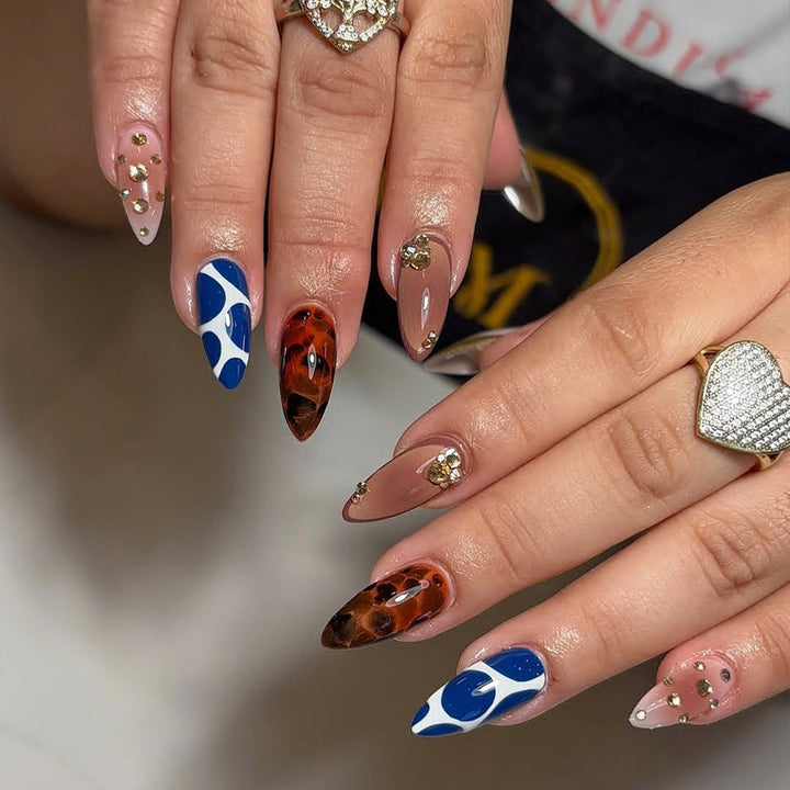 Künstliche Stiletto Fingernägel mit Extravagantem Design Karnz