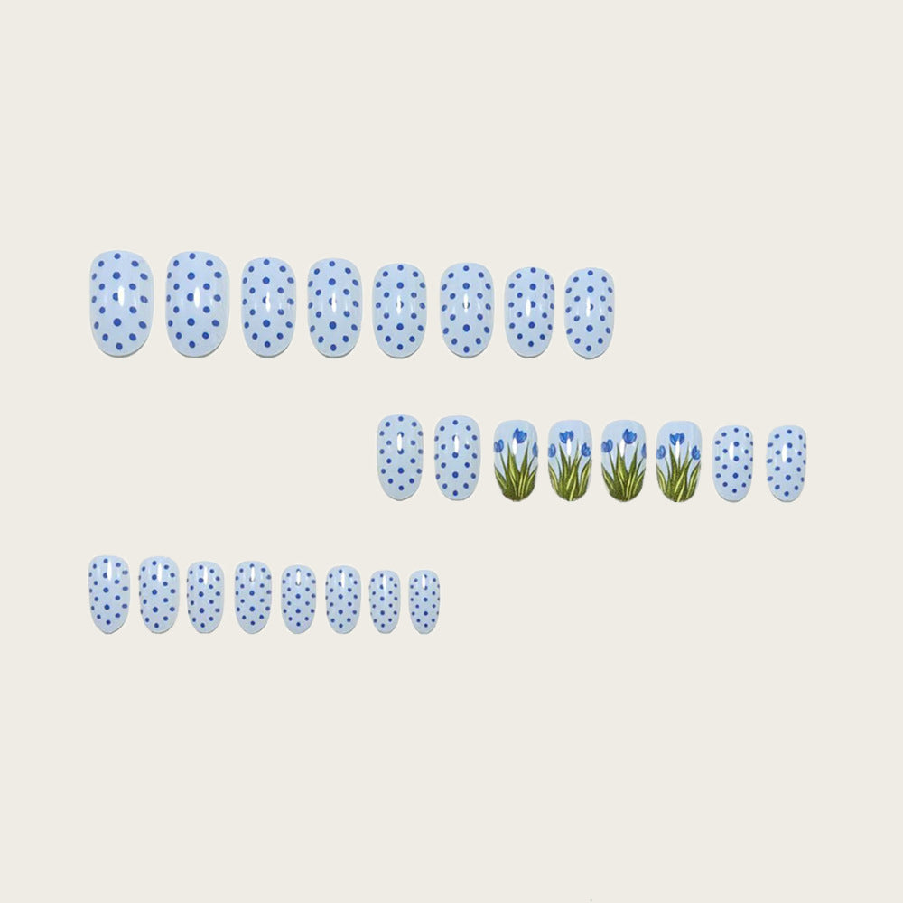 Kreative Nagelkunst mit Floralen und Geometrischen Mustern Karnz