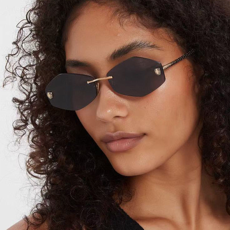 Damen geometrische Sonnenbrille im modernen Design mit elegantem Metallrahmen Karnz