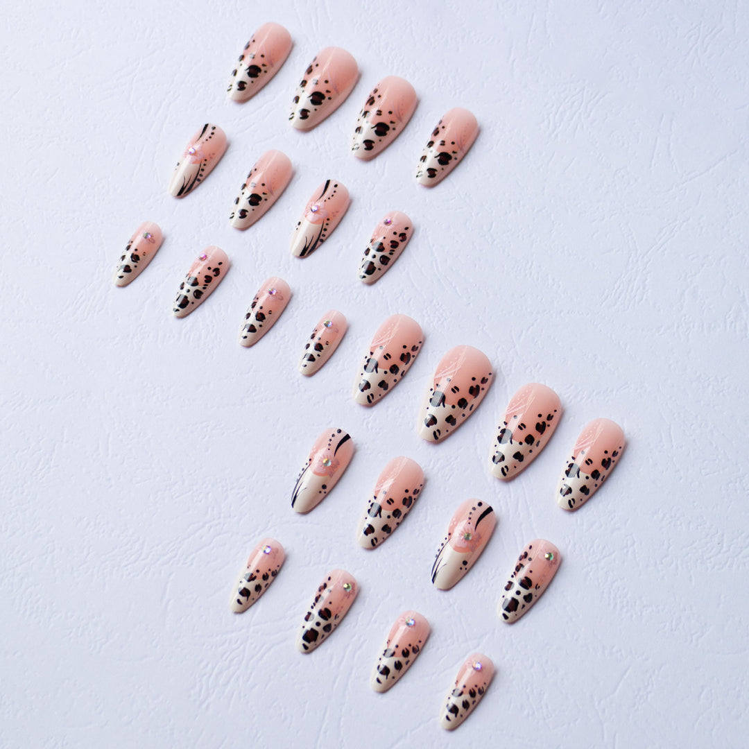 Künstlerisches Leopard- und Blumen-Nagelkunst-Set