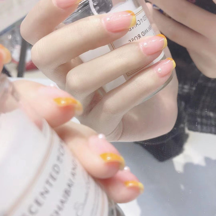 Kreatives Nageldesign mit elegantem Farbverlauf Karnz
