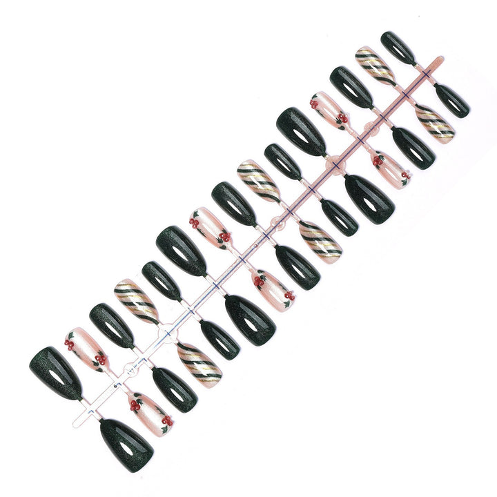 Kunstnagelset mit floralen Akzenten und eleganter Hochglanzoberfläche Karnz