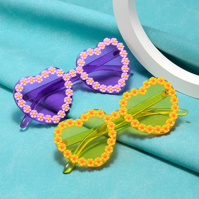 Damen Liebesförmige Sonnenbrille mit floralen Verzierungen Karnz