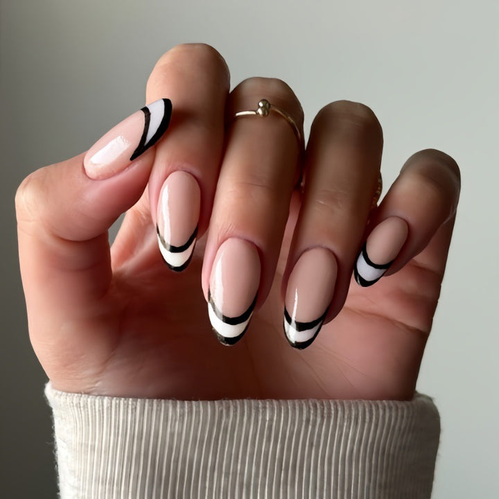 Stilvolles französisches Tipp Press-On Nagelset Karnz