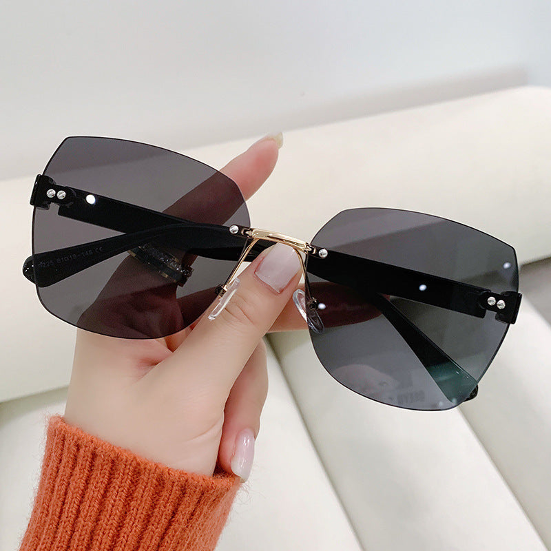 Damen elegante Sonnenbrille mit innovativem Design Karnz