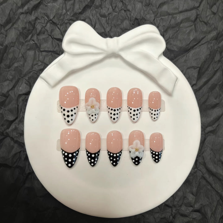 Polka Dot Themen Press-On Nail Kollektion