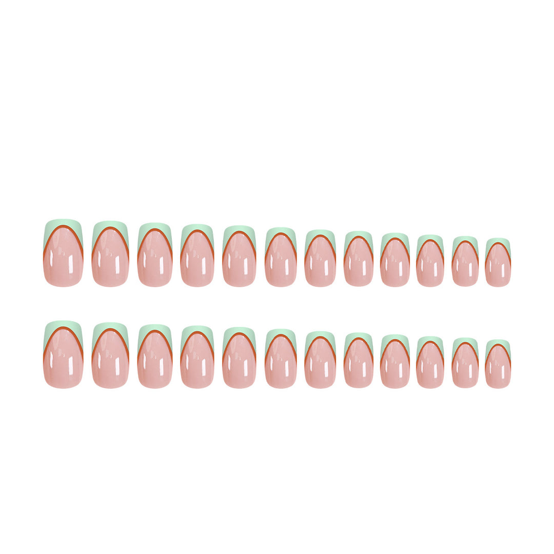 Kreative Nagelverlängerungen mit geometrischem Design Karnz